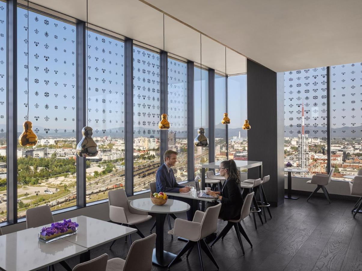 One-Bedroom Suite with Castle View