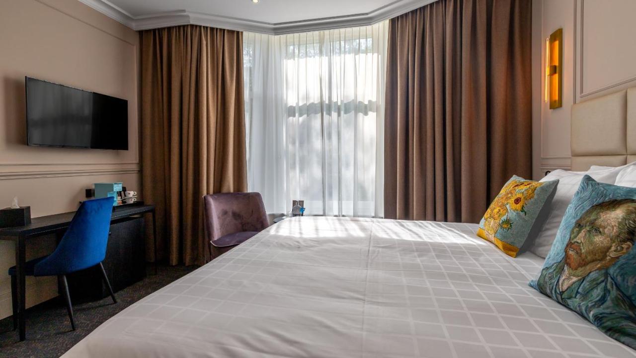 Deluxe Double Room (2 Adults + 1 Child)