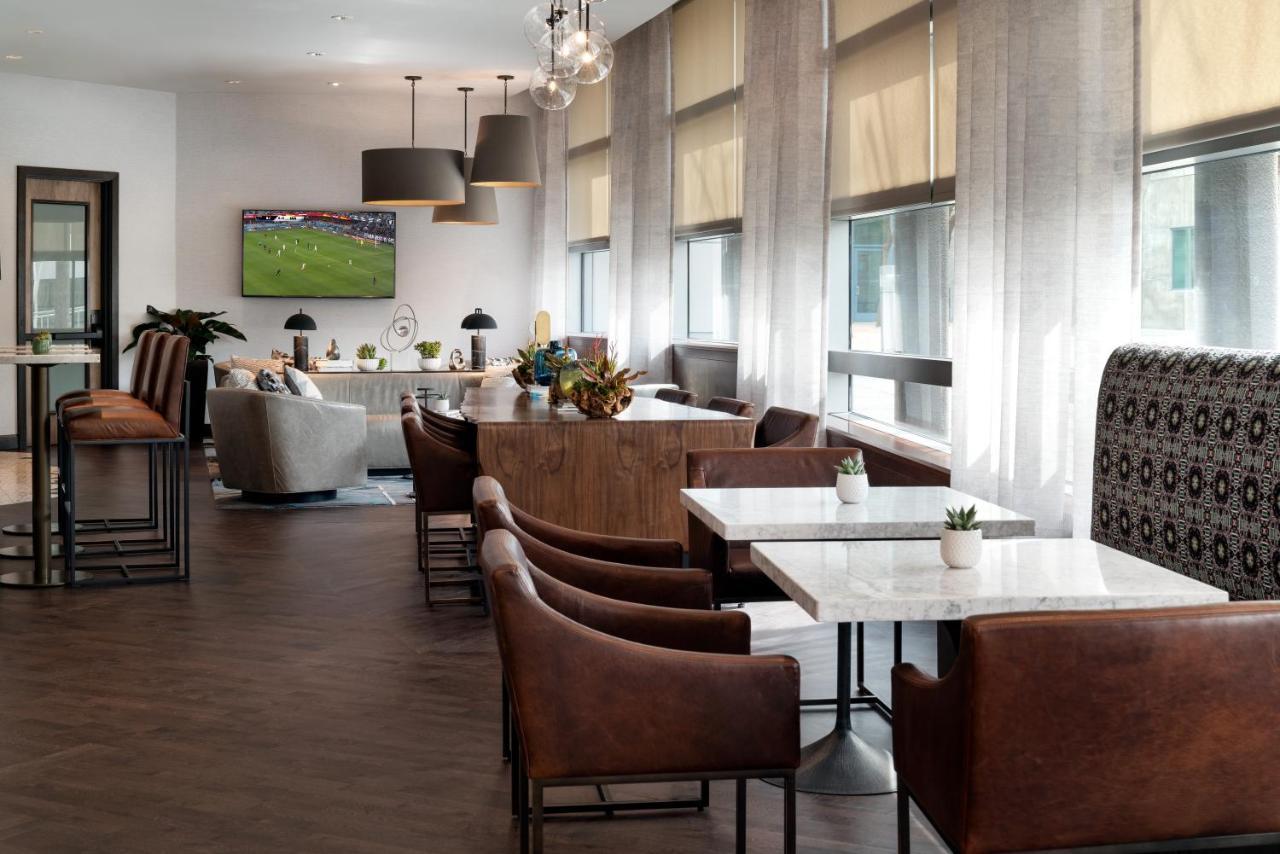 M Club Guest room, 1 King Bed,1038495286:JPEG