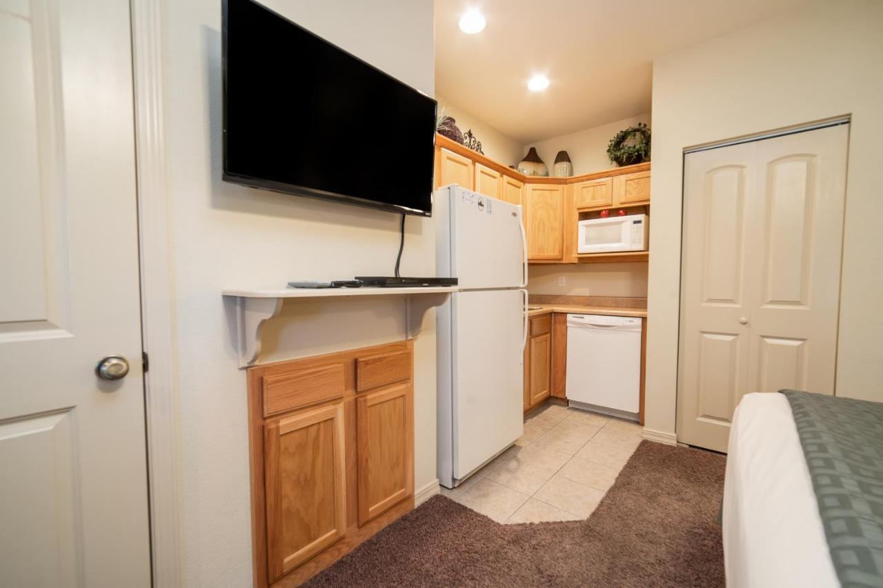 Queen Suite,1059490549:JPEG