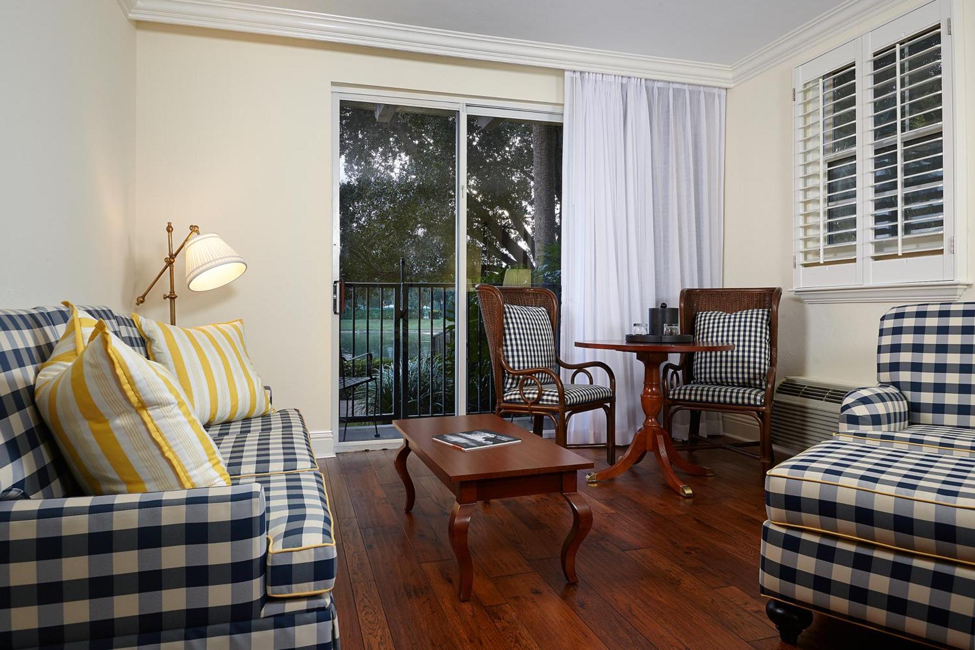 Deluxe King Room Lake View with Balcony,106443813:JPEG