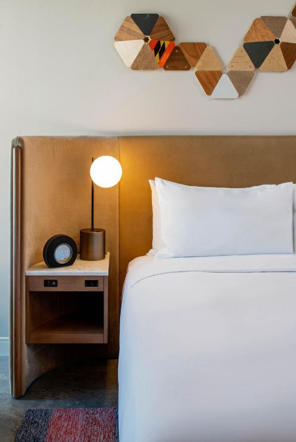 Queen Room with Two Queen Beds and West Hills View