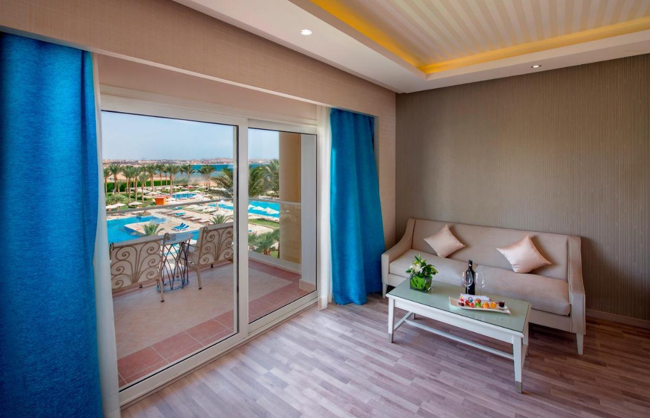 Premium Jacuzzi Suite Sea View and Pool View with VIP Package