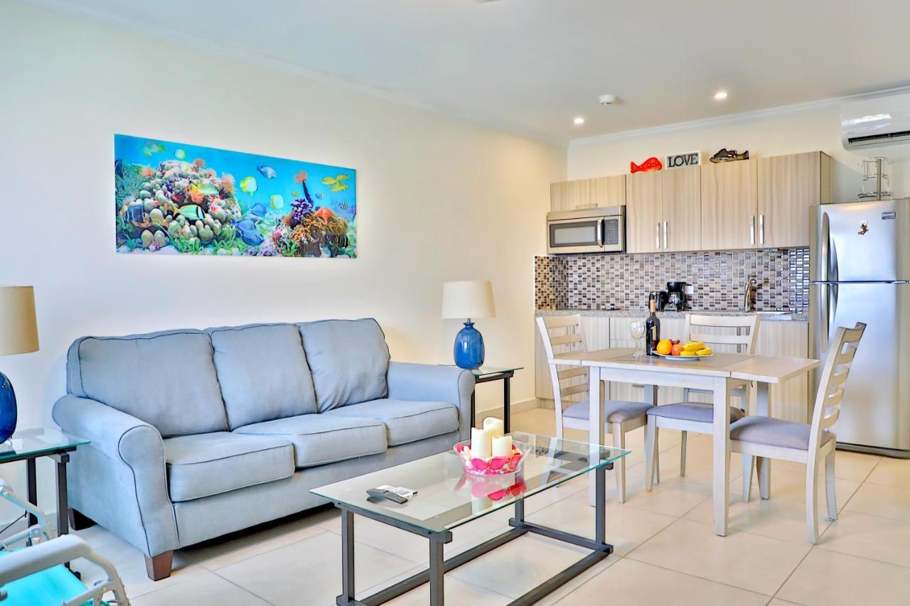 One-Bedroom Apartment Balcony,1083372133:JPEG