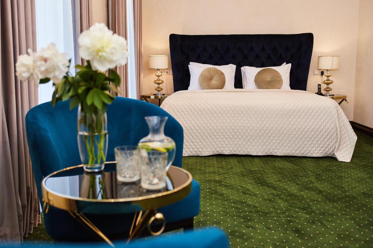 Suite,1107035904:JPEG