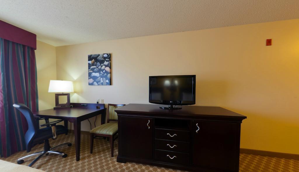 Queen Room with Two Queen Beds,848929799:JPEG