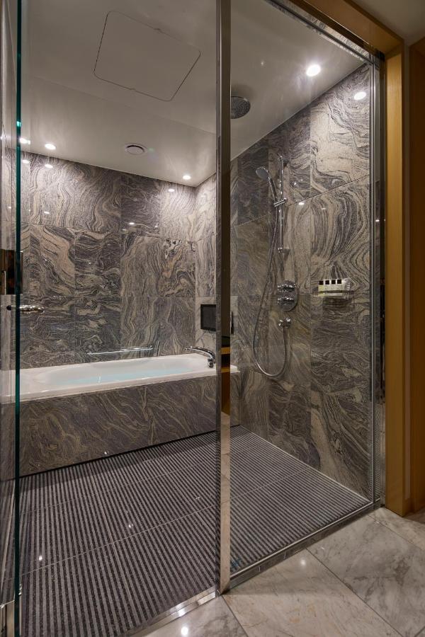 Premier Deluxe Twin Room