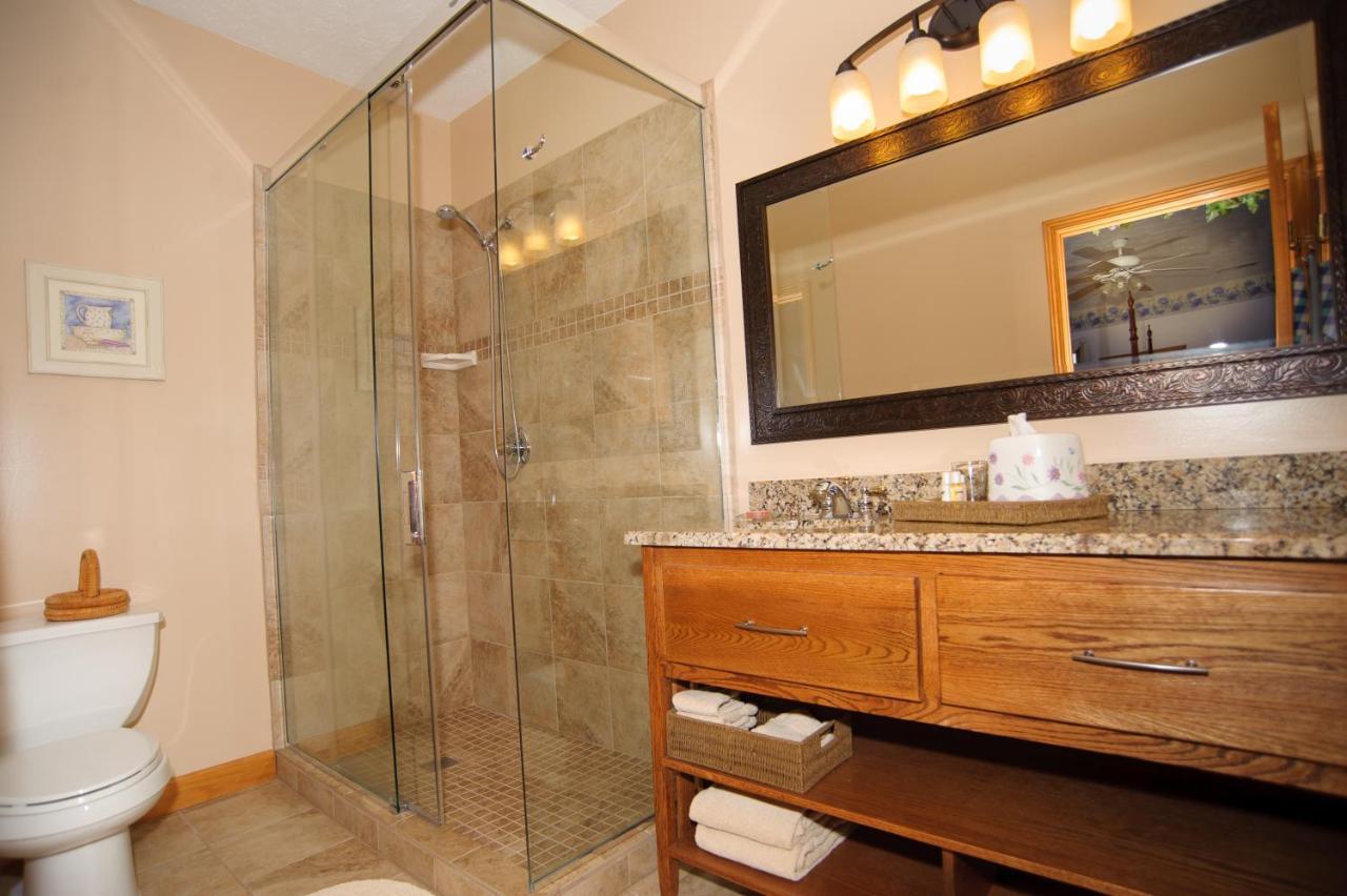 Honeysuckle Springs,1152606516:JPEG