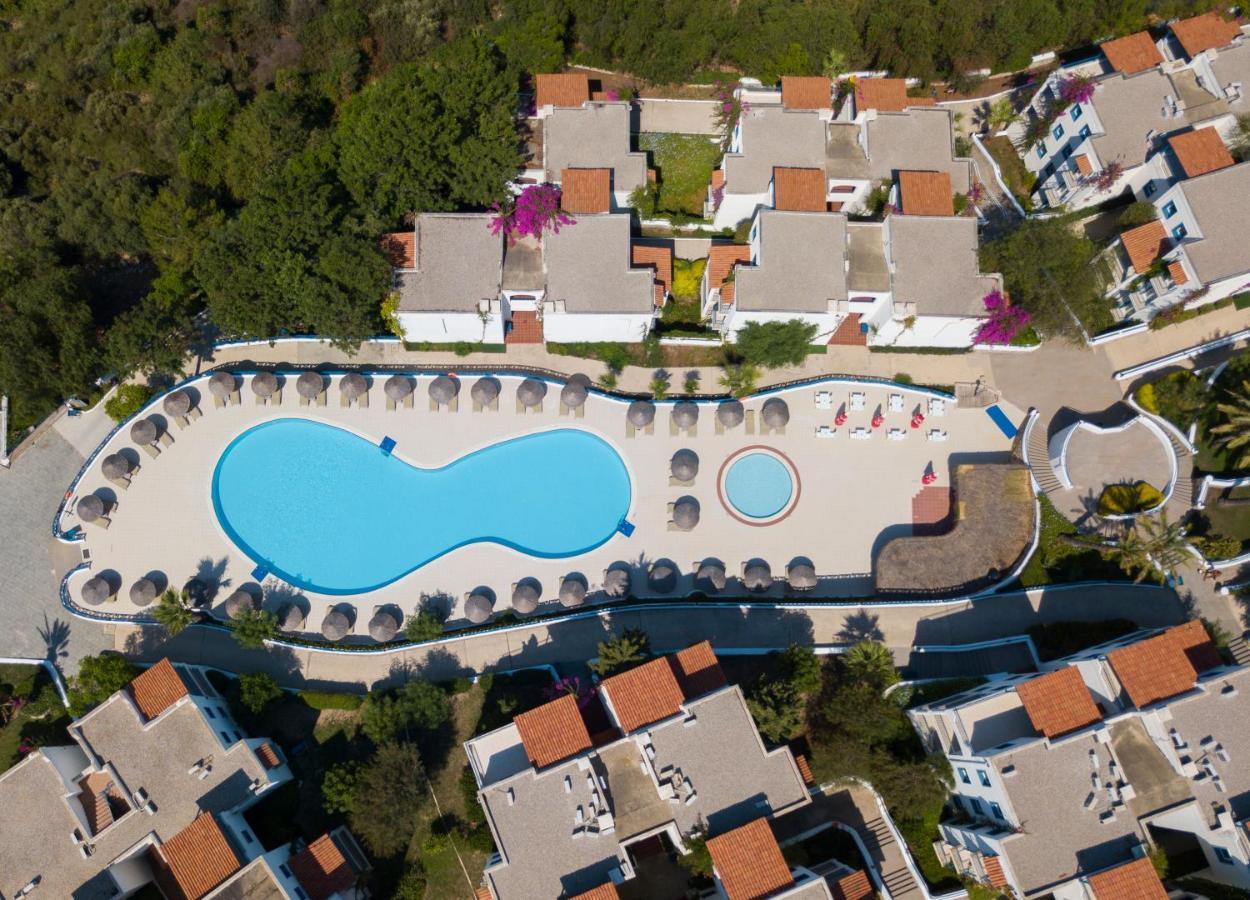 Family Room with Shower,1730049458:JPEG