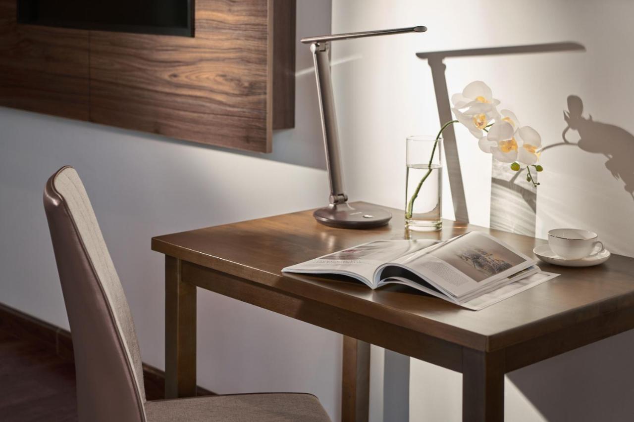 Deluxe Twin City View,1200675820:JPEG