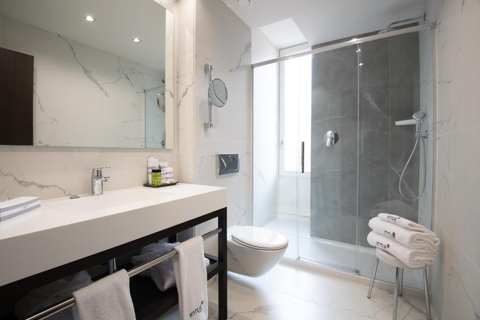 Twin Room,1207593379:JPEG