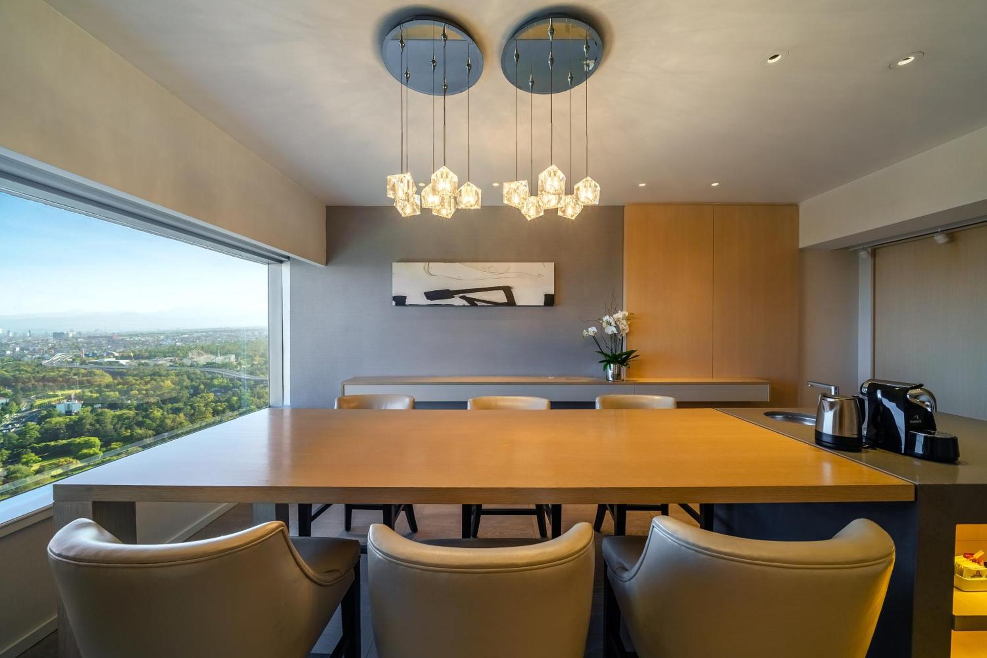 Executive Suite,1208362561:JPEG