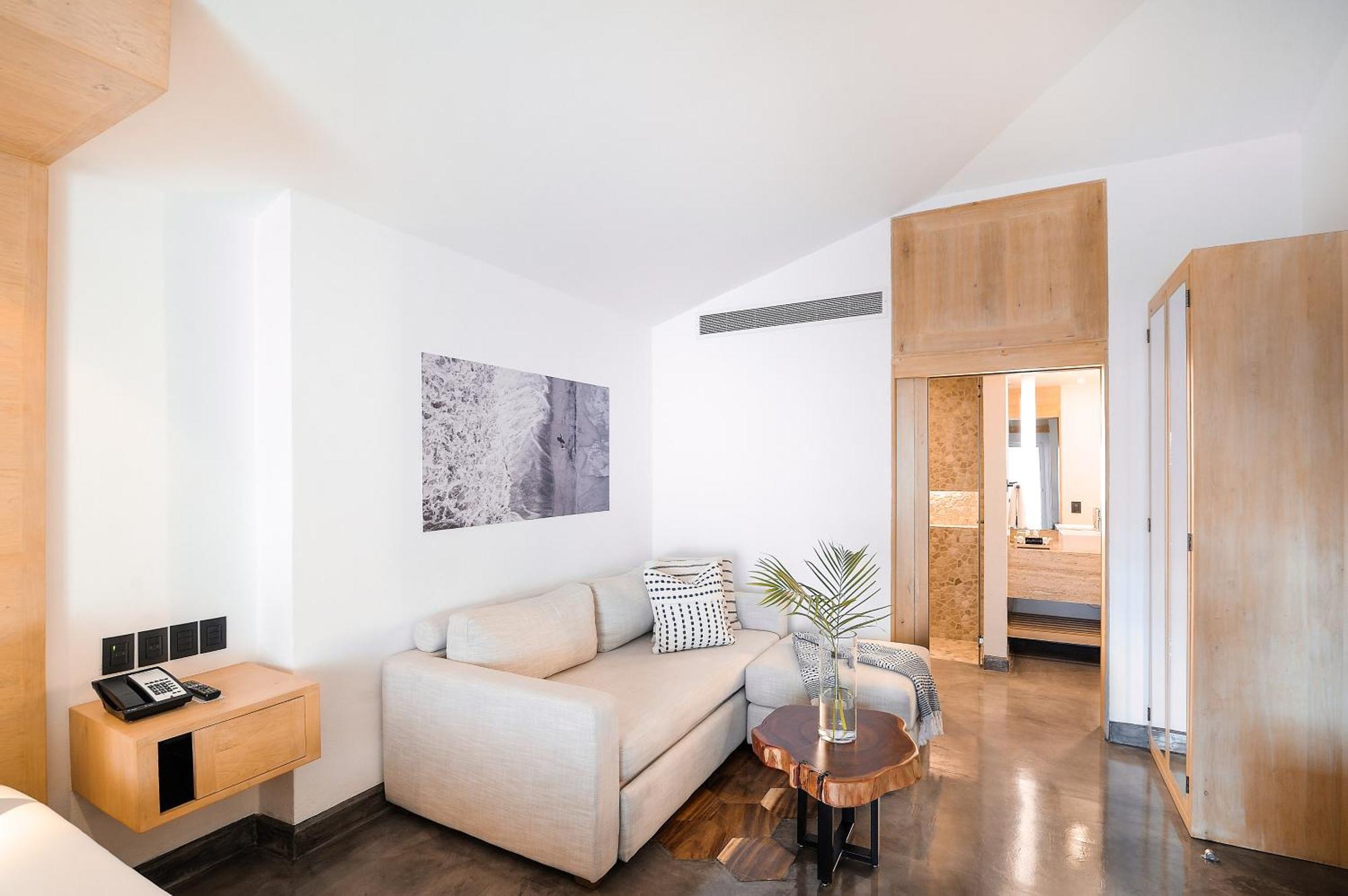 Deluxe Queen Room,1363816928:JPEG