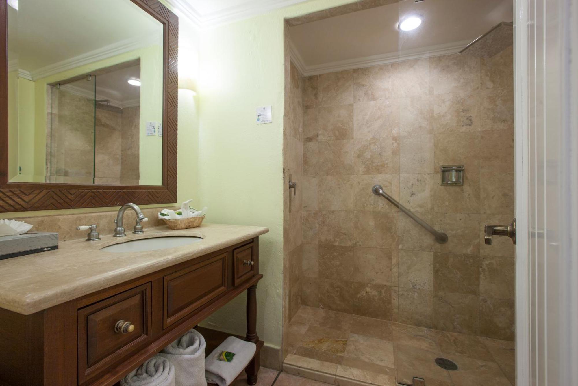 Two-Bedroom Family Suite Beach Front,1363596341:JPEG