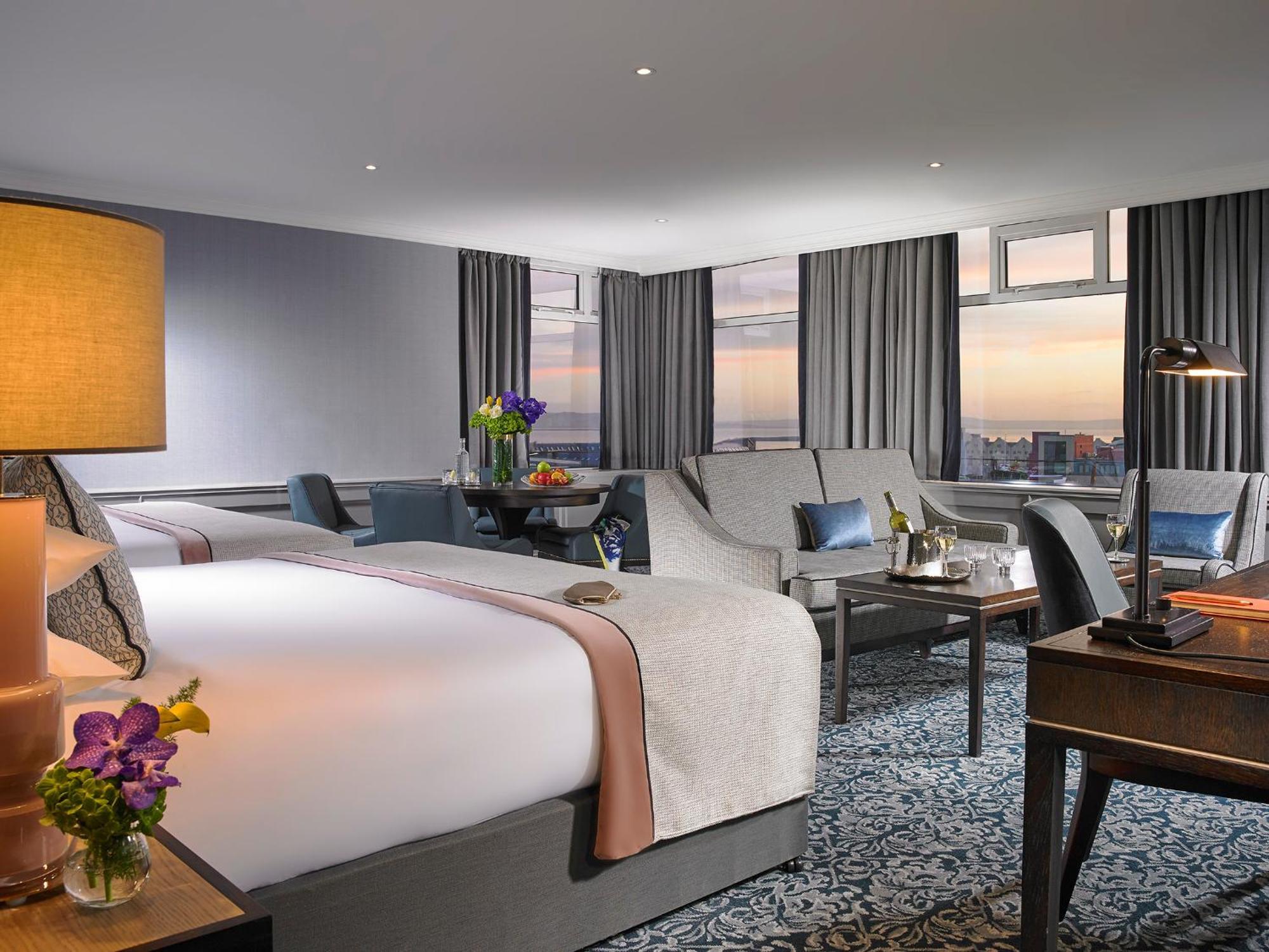 Deluxe Suite,1209230431:JPEG