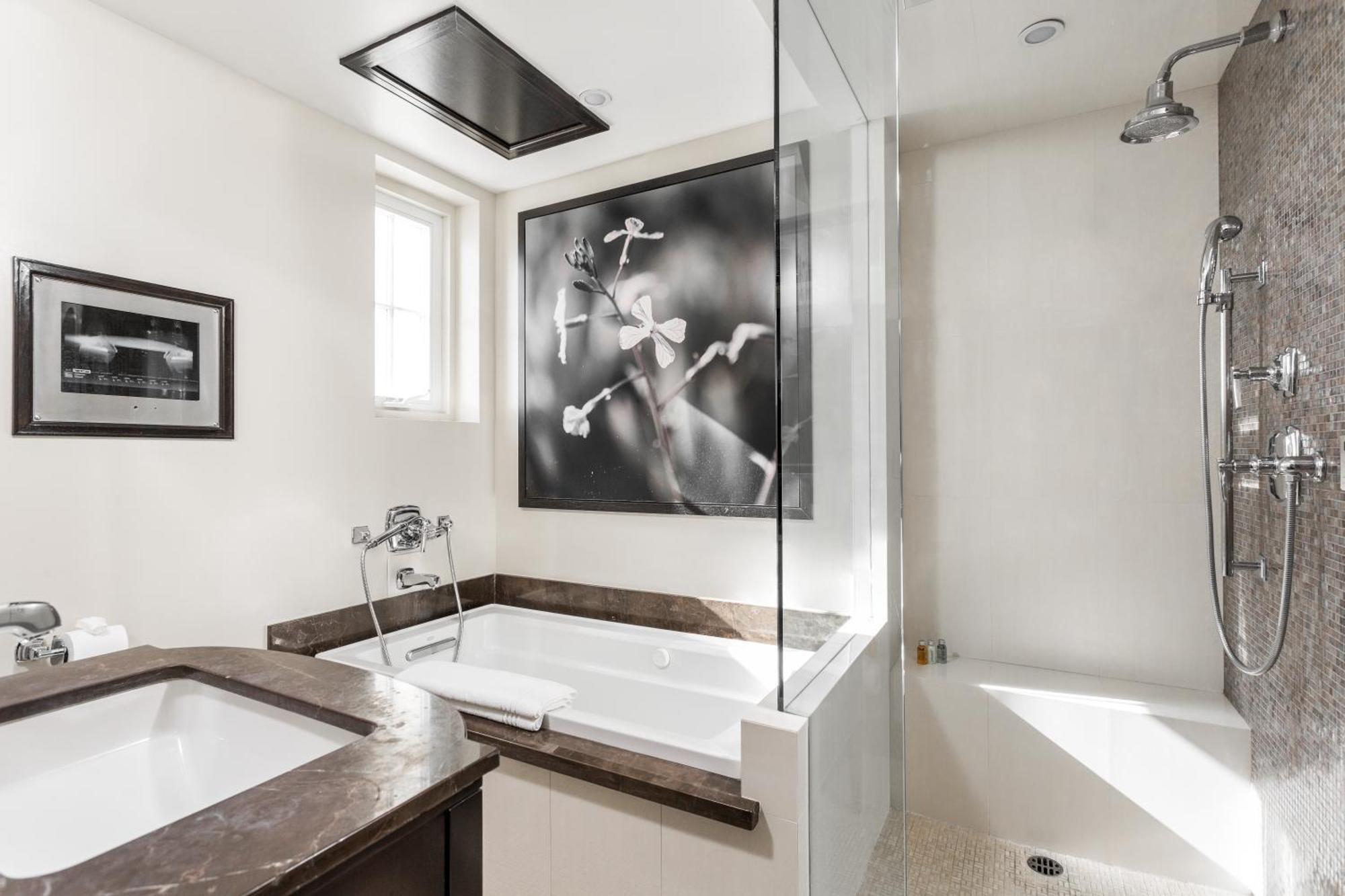 Tower Suite,1211092801:JPEG