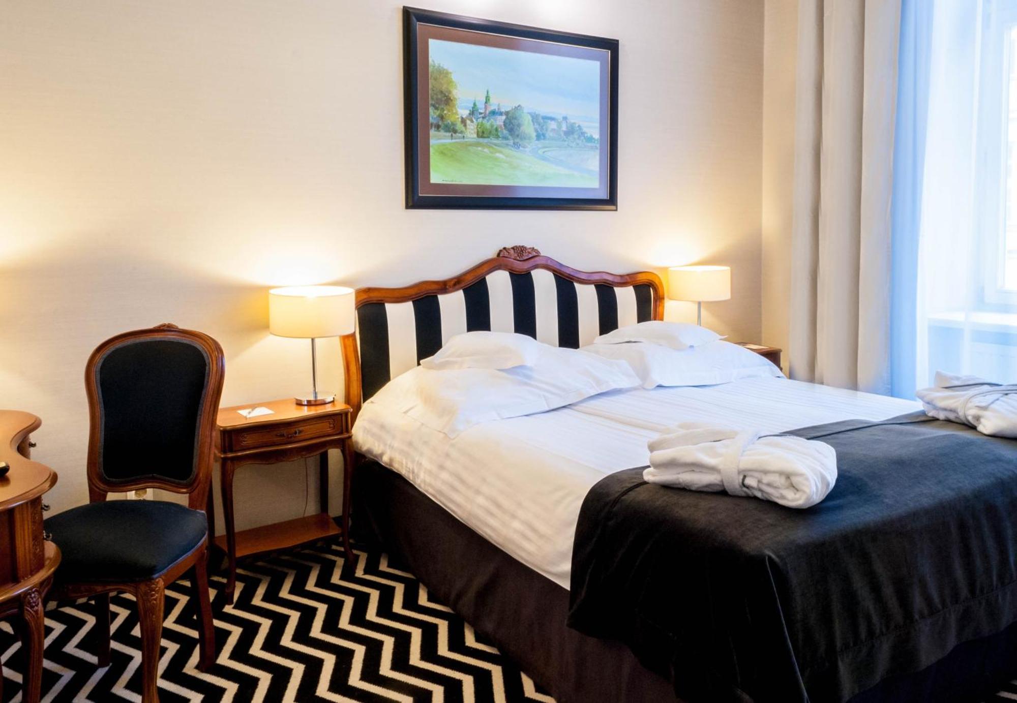 Suite,1212109093:JPEG