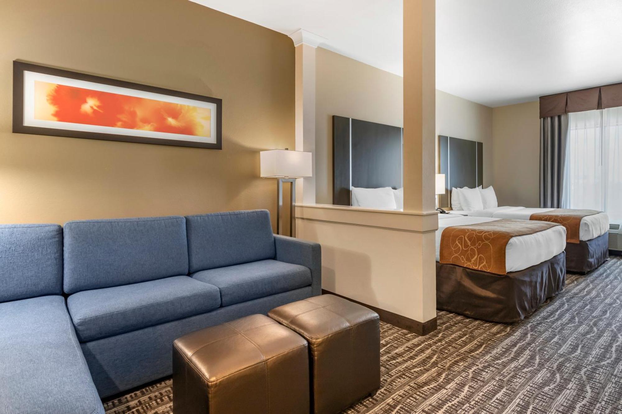 Queen Suite with Two Queen Beds Non-Smoking
