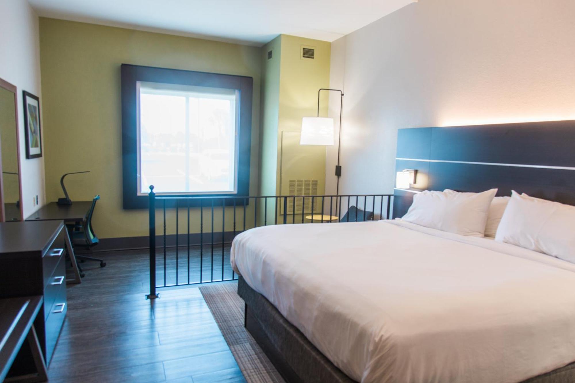 Standard King Room Mobility Accessible Roll Shower