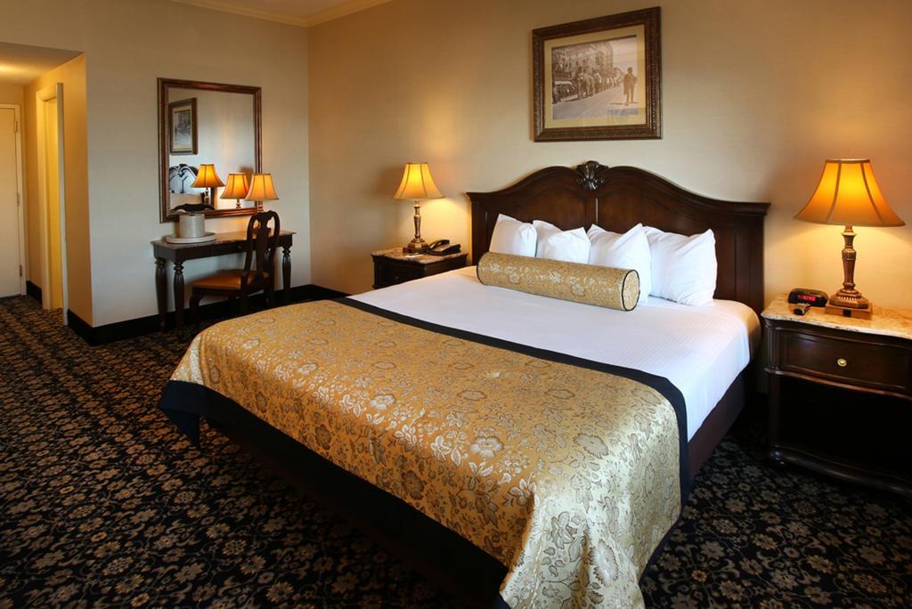 Vintage King Oceanfront Room,127394004:JPEG