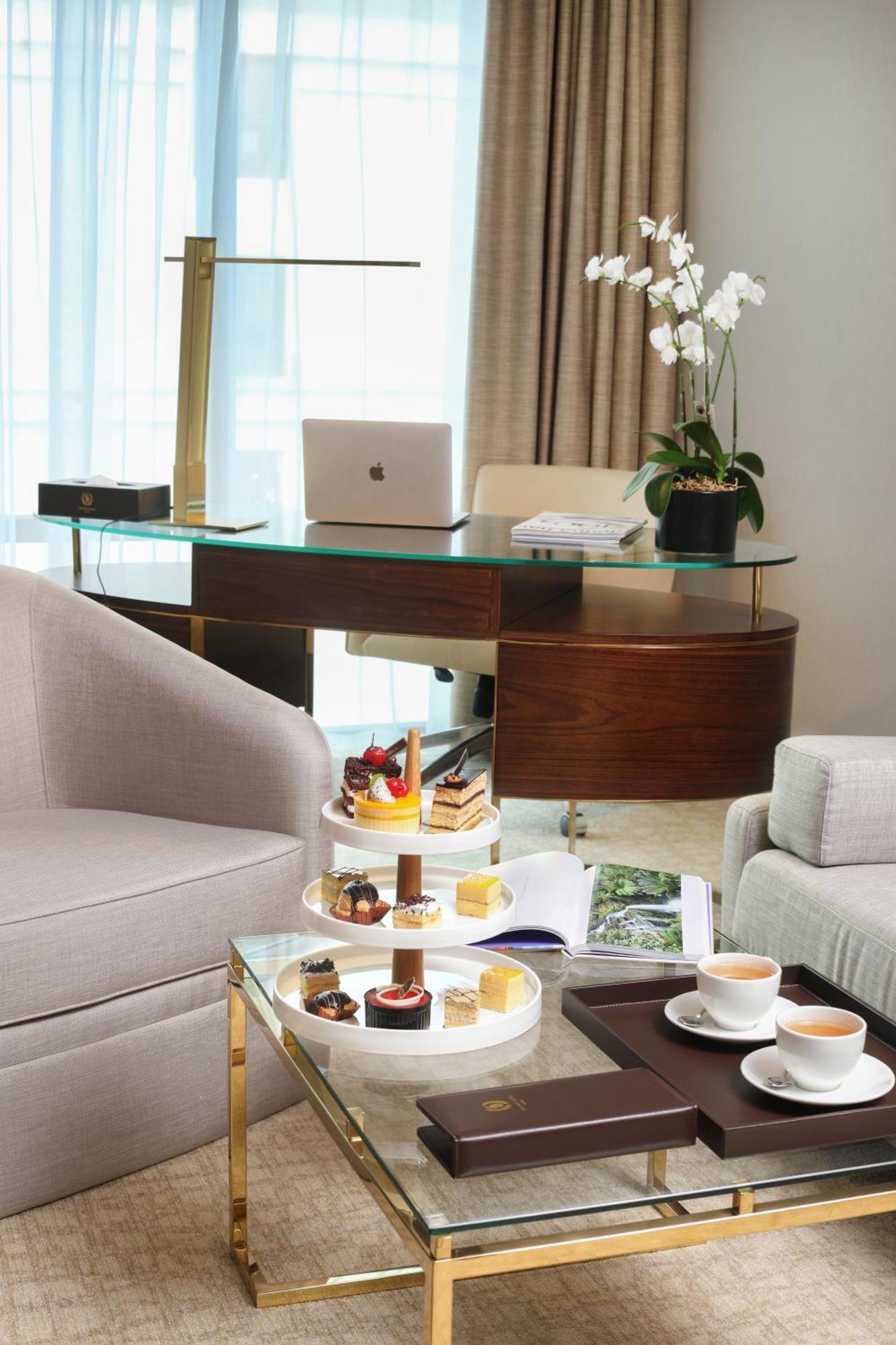 Executive Suite,1284194080:JPEG