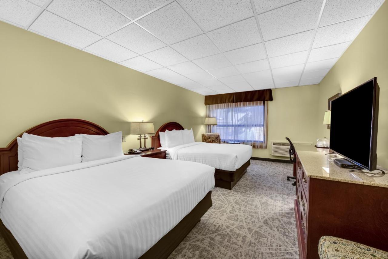 Queen Room with Two Queen Beds - No pets,1231672052:JPEG