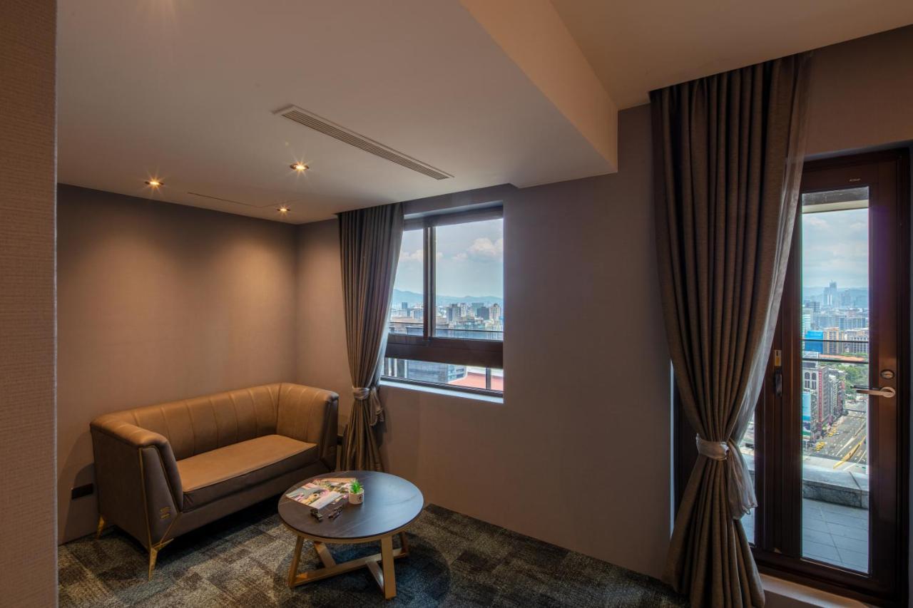 Deluxe Family Room with Taipei 101 View