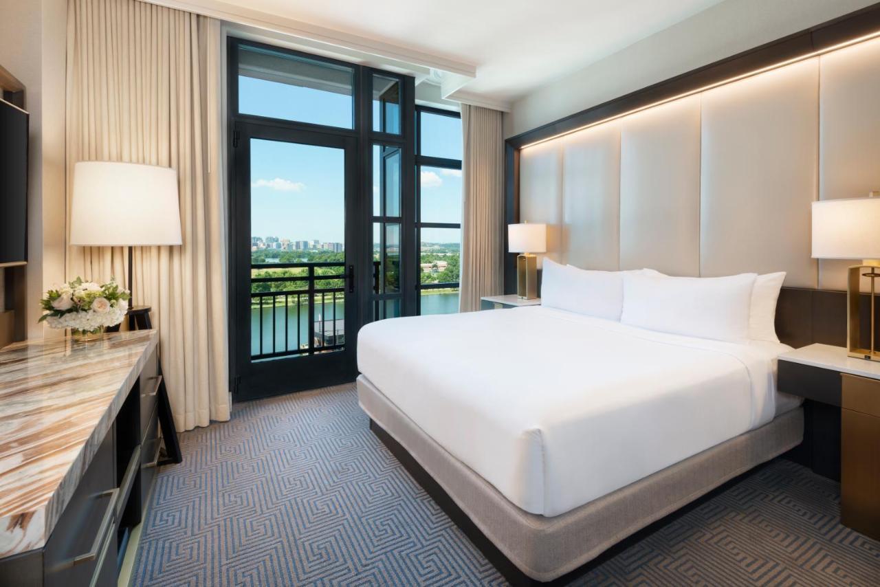 Junior King Suite River View Juliet Balcony,1264269502:JPEG