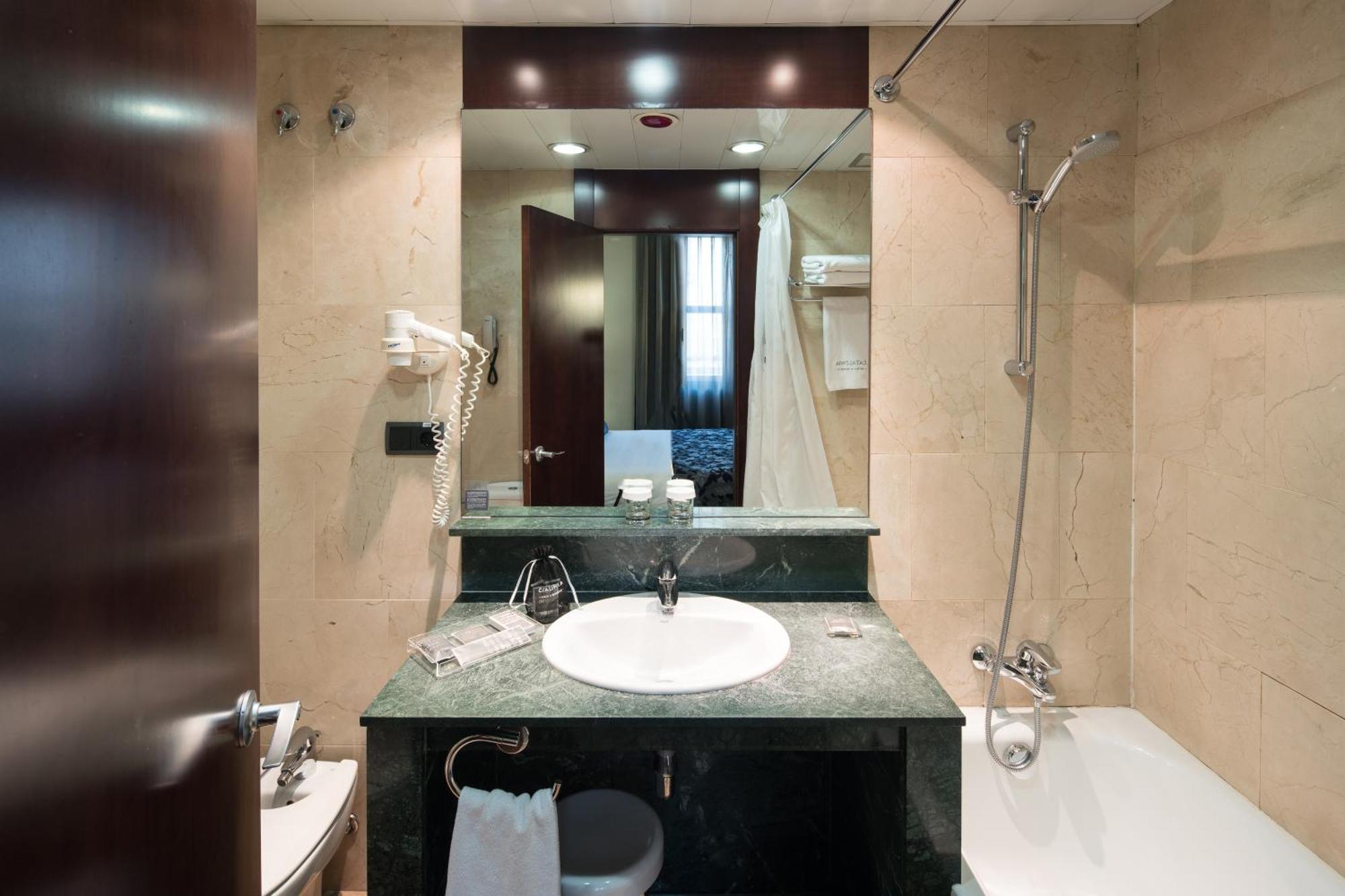 Standard Double or Twin Room,1432025173:JPEG