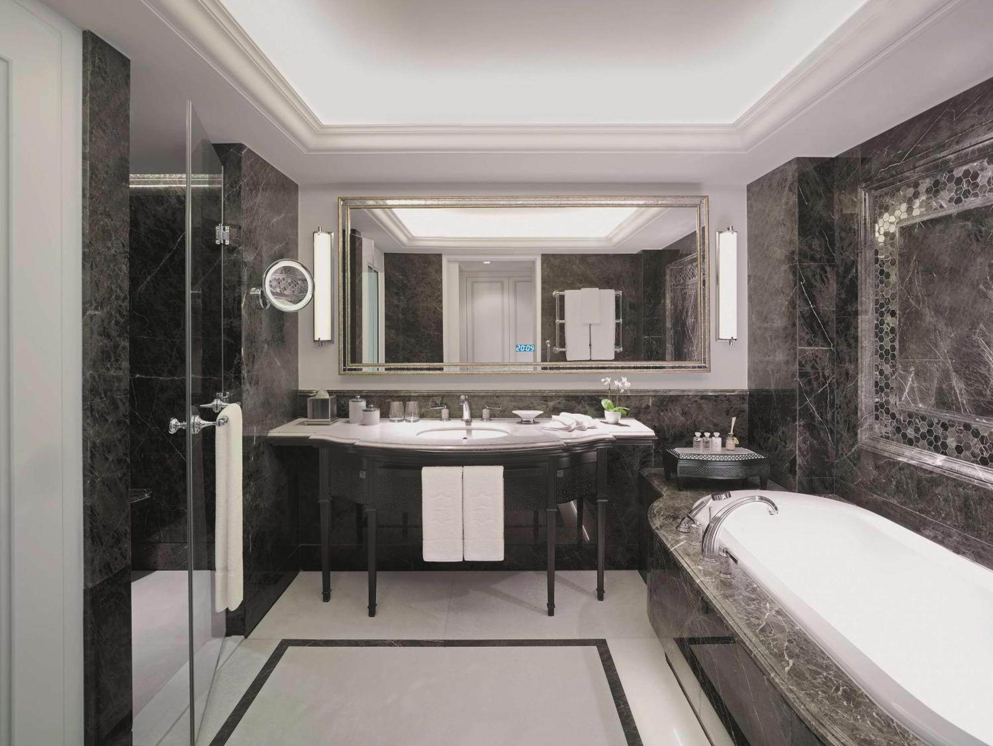 Horizon Terrace Bosphorus Room with exclusive Horizon privileges