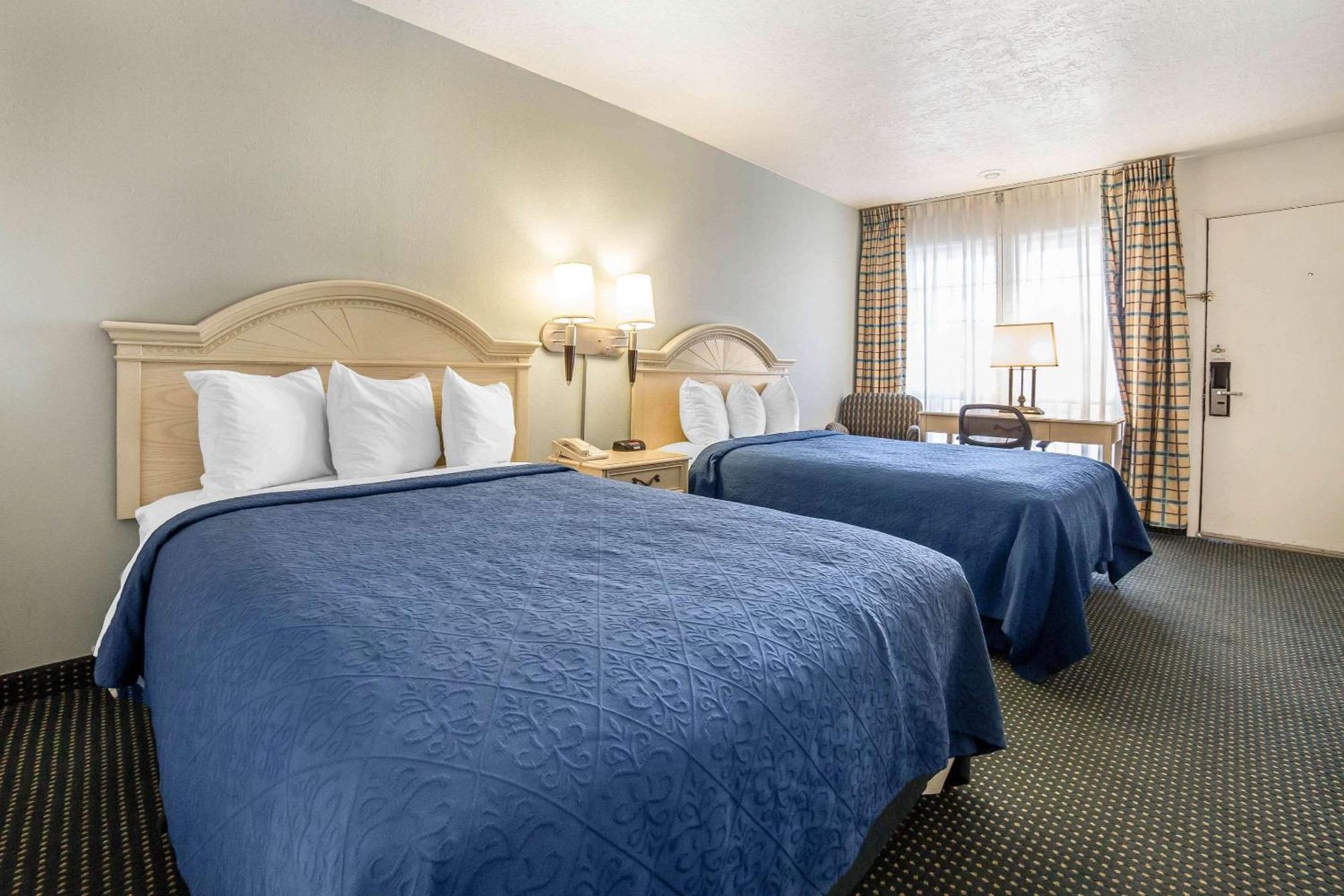 Double Room with Two Double Beds - Non-Smoking