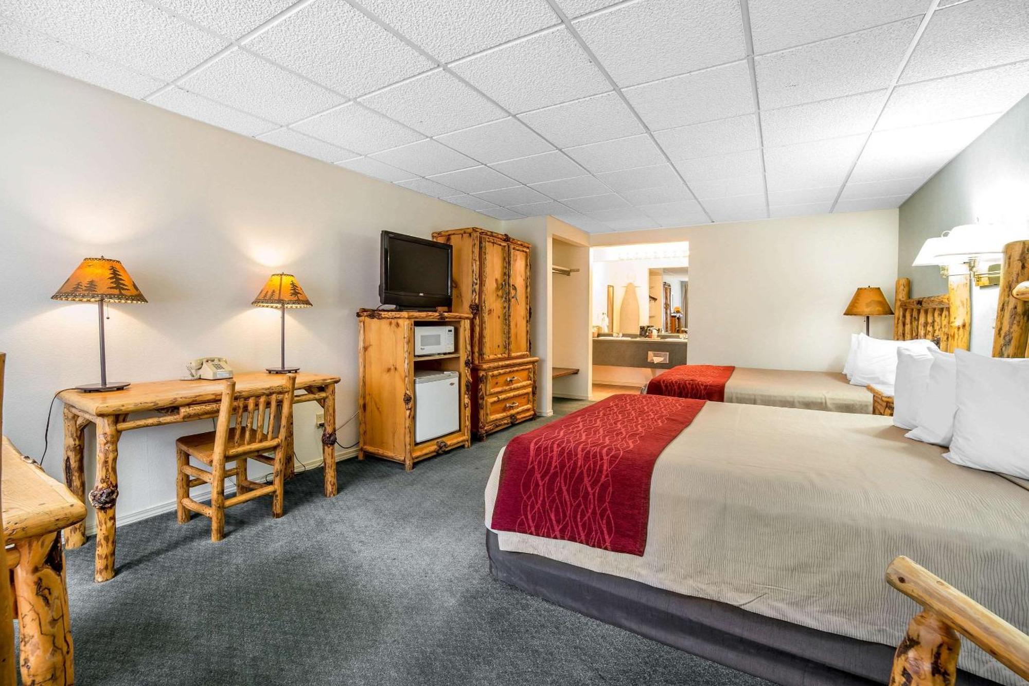 Queen Room with Two Queen Beds - Non-Smoking,1275725191:JPEG