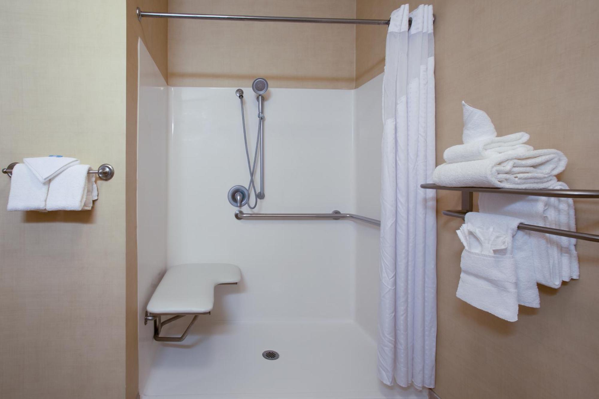 Queen Room with Two Queen Beds - Mobility Access Tub/Non-Smoking