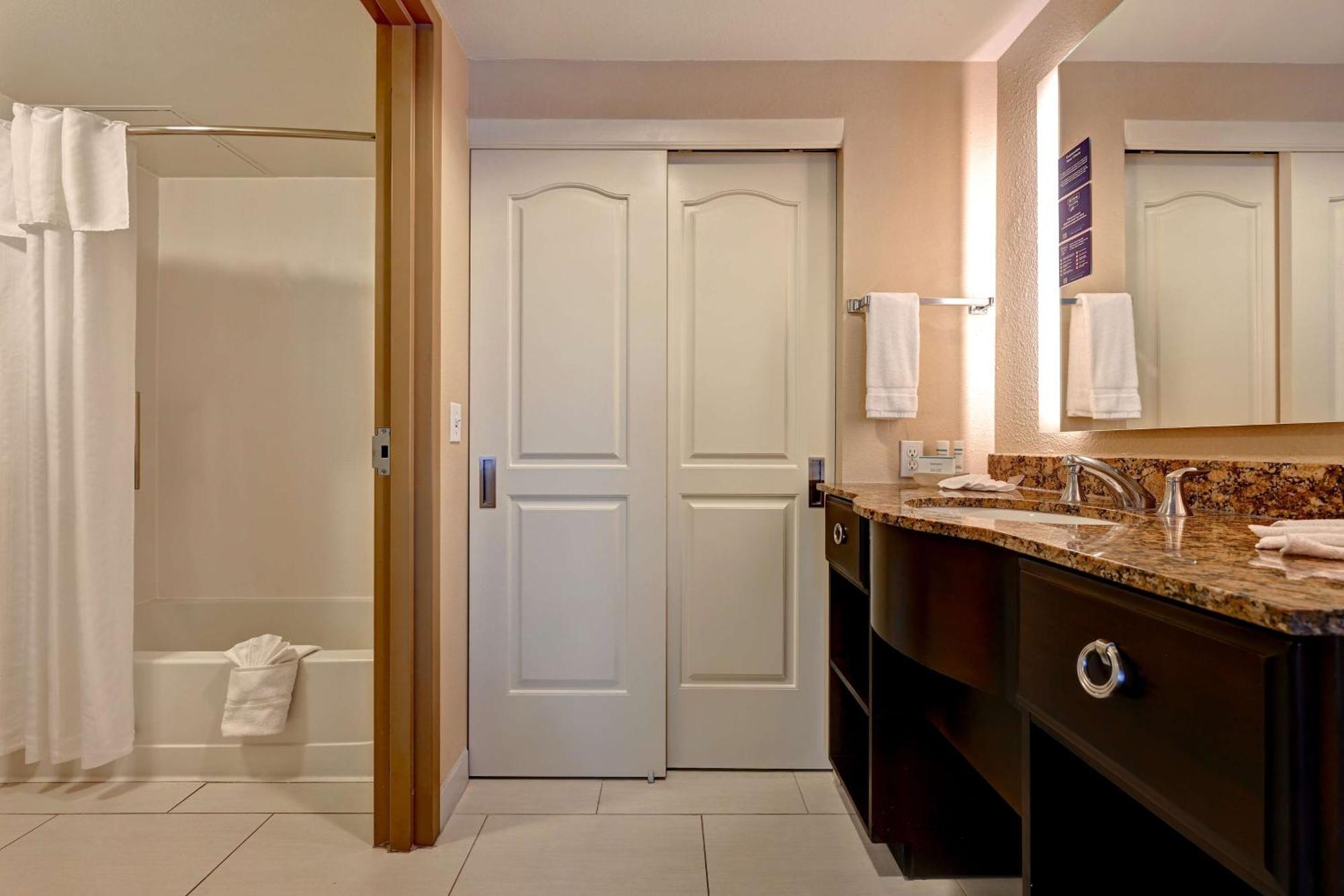 One-Bedroom Queen Suite - Non-Smoking,1275938164:JPEG