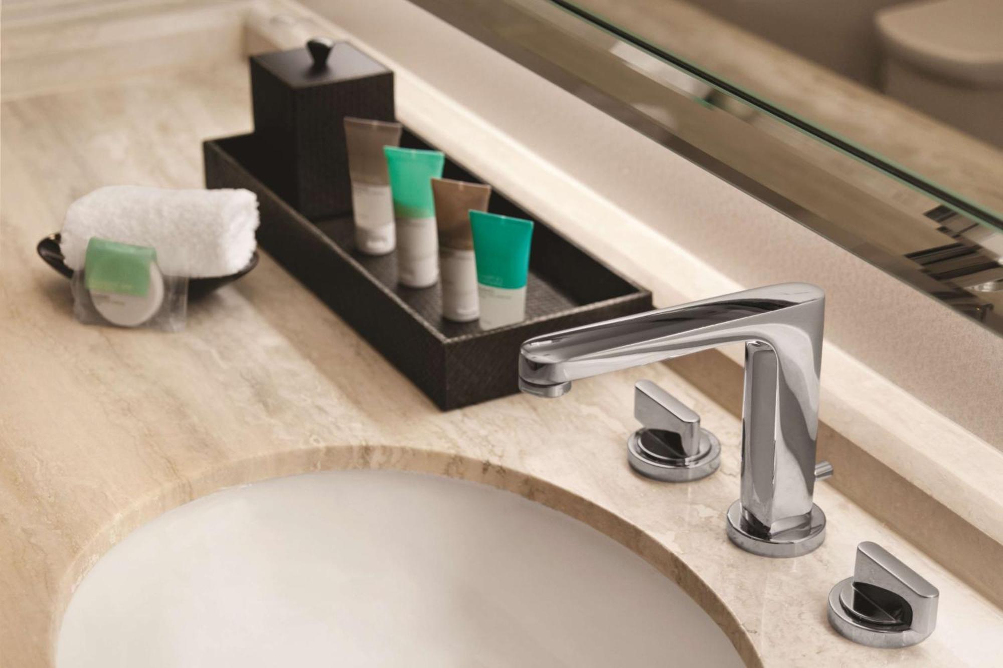 Queen Room with Two Queen Beds with Accessible Shower - Disability Access,1500106222:JPEG