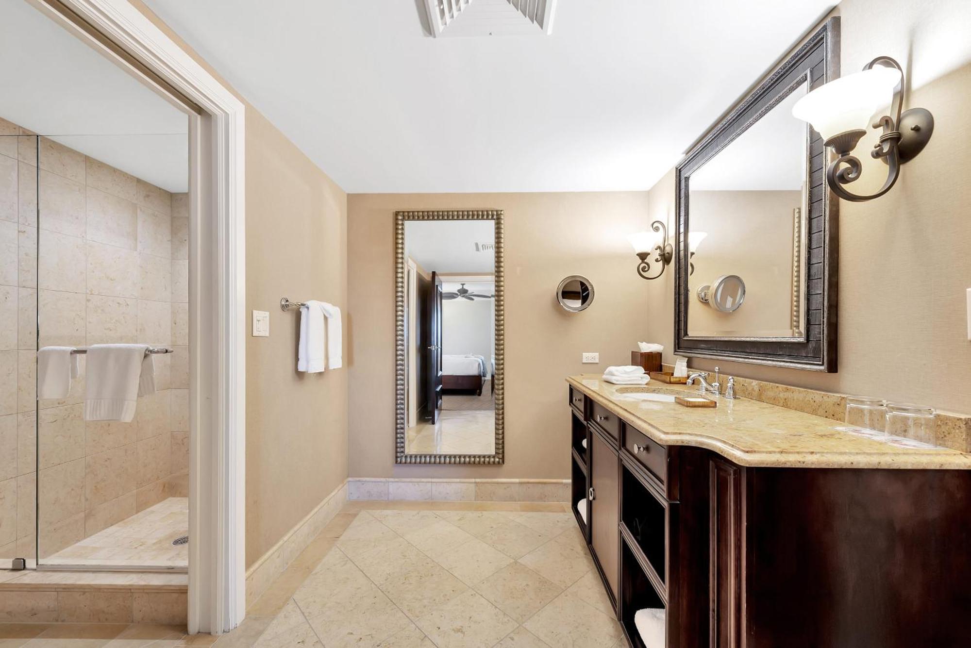 Grand Two-Bedroom King Suite Oceanfront,1276467502:JPEG