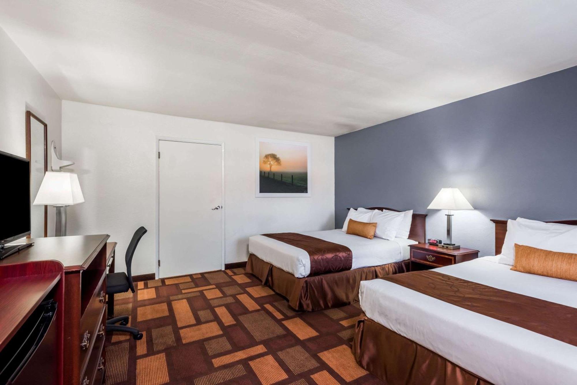Queen Room with Two Queen Beds and Mobility/Hearing Access - Non-Smoking