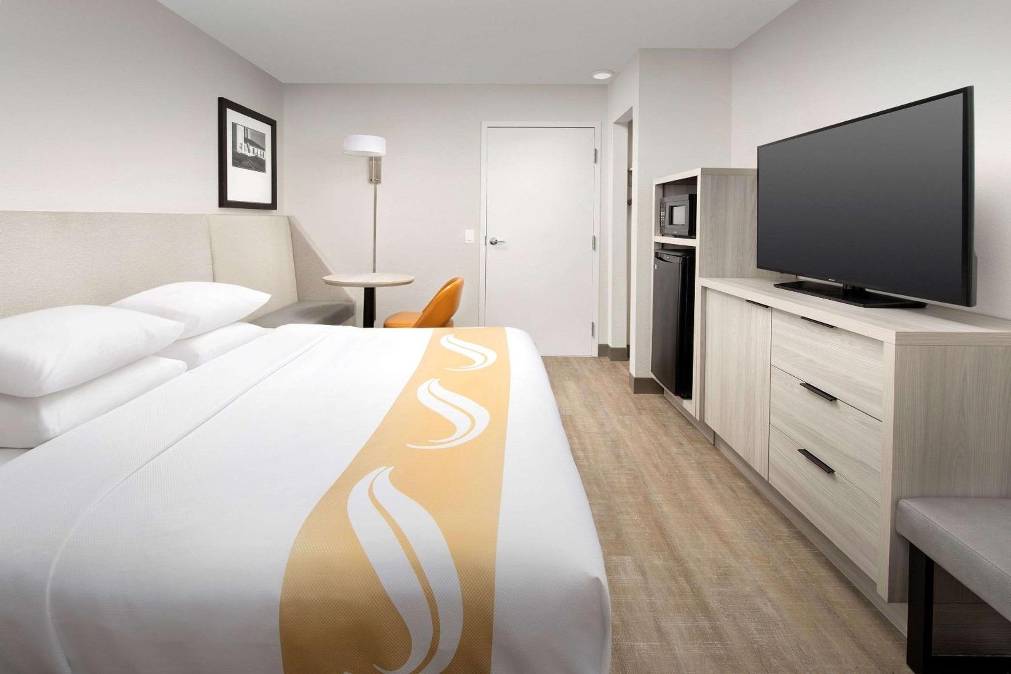 King Room - Accessible/Non-Smoking,1276705057:JPEG