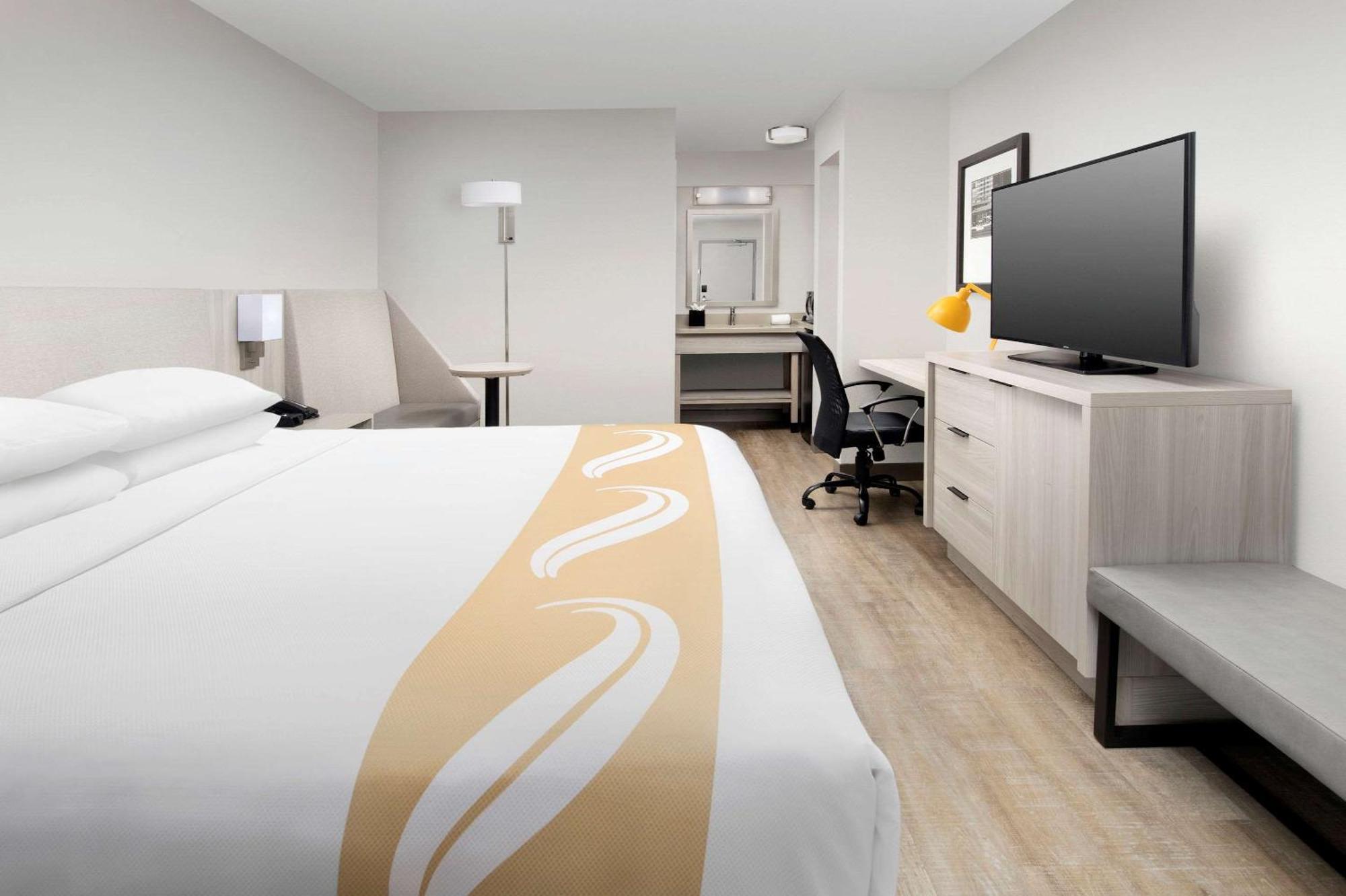 Upgraded King Room- Non Smoking,1276705438:JPEG