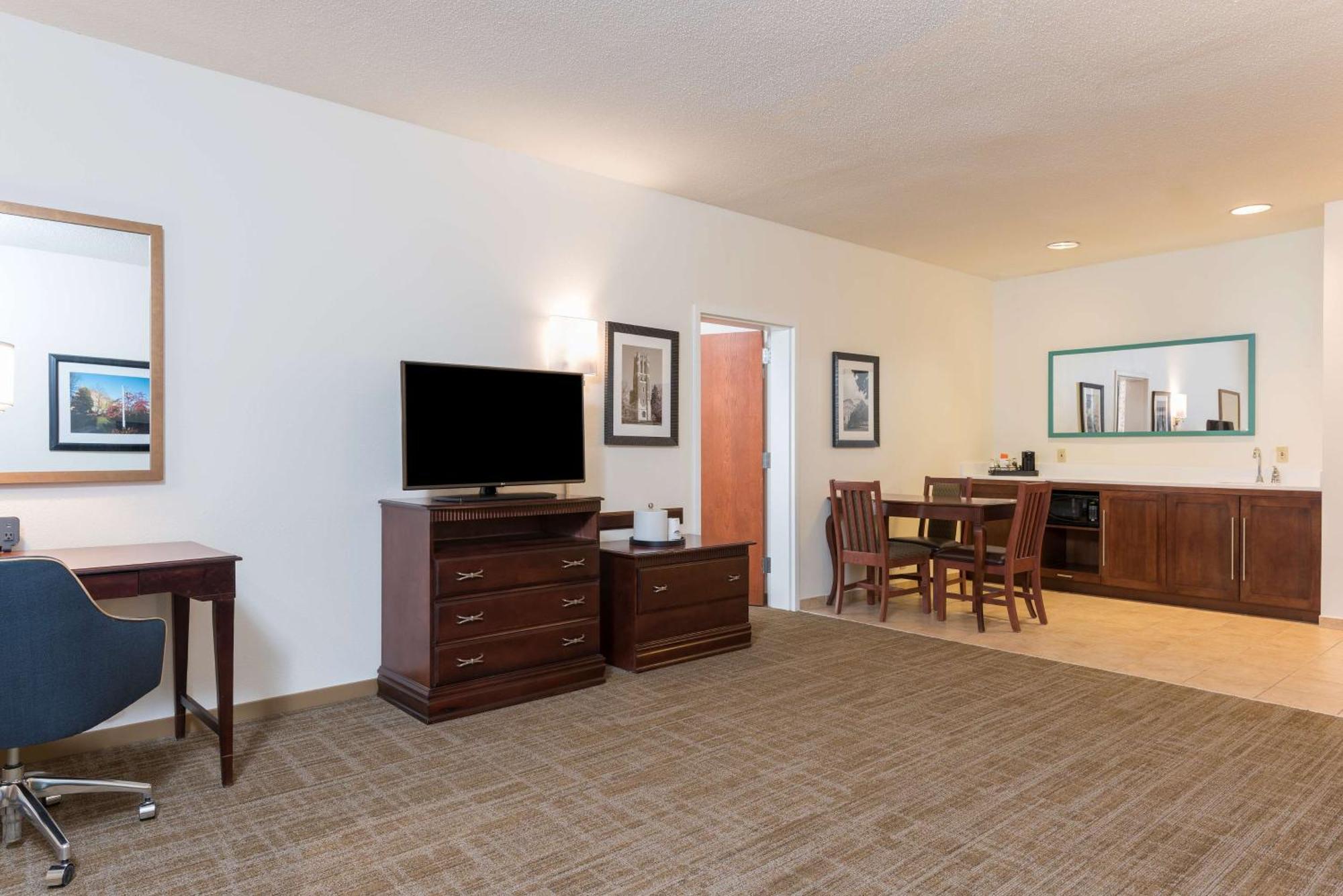One-Bedroom King Suite - Non-Smoking,1552296031:JPEG