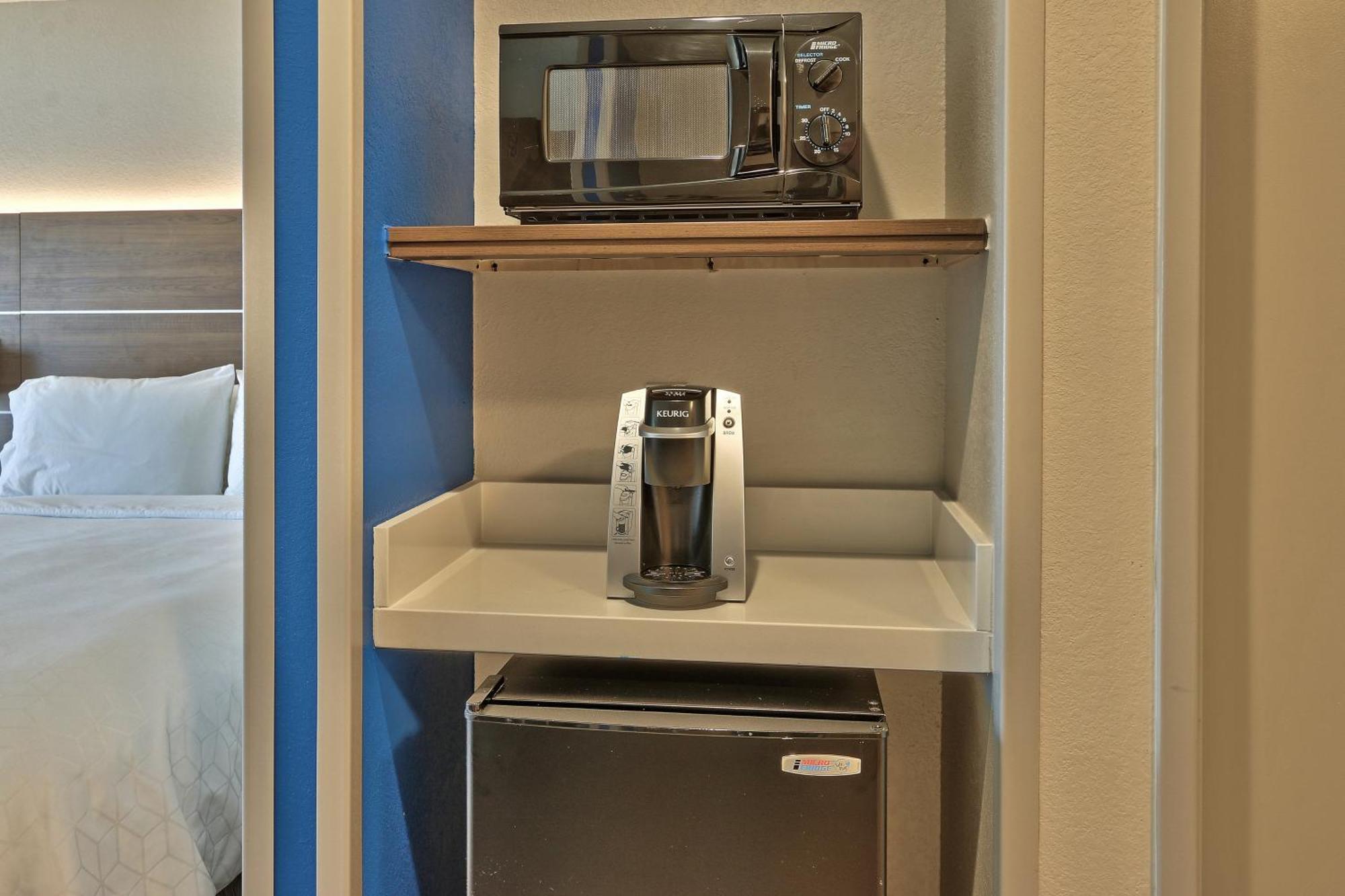 Standard Queen Room with Two Queen Beds,1278396211:JPEG