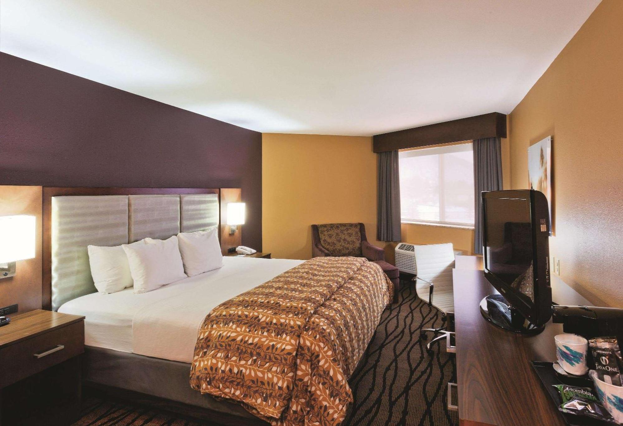 Deluxe King Room,1278421333:JPEG