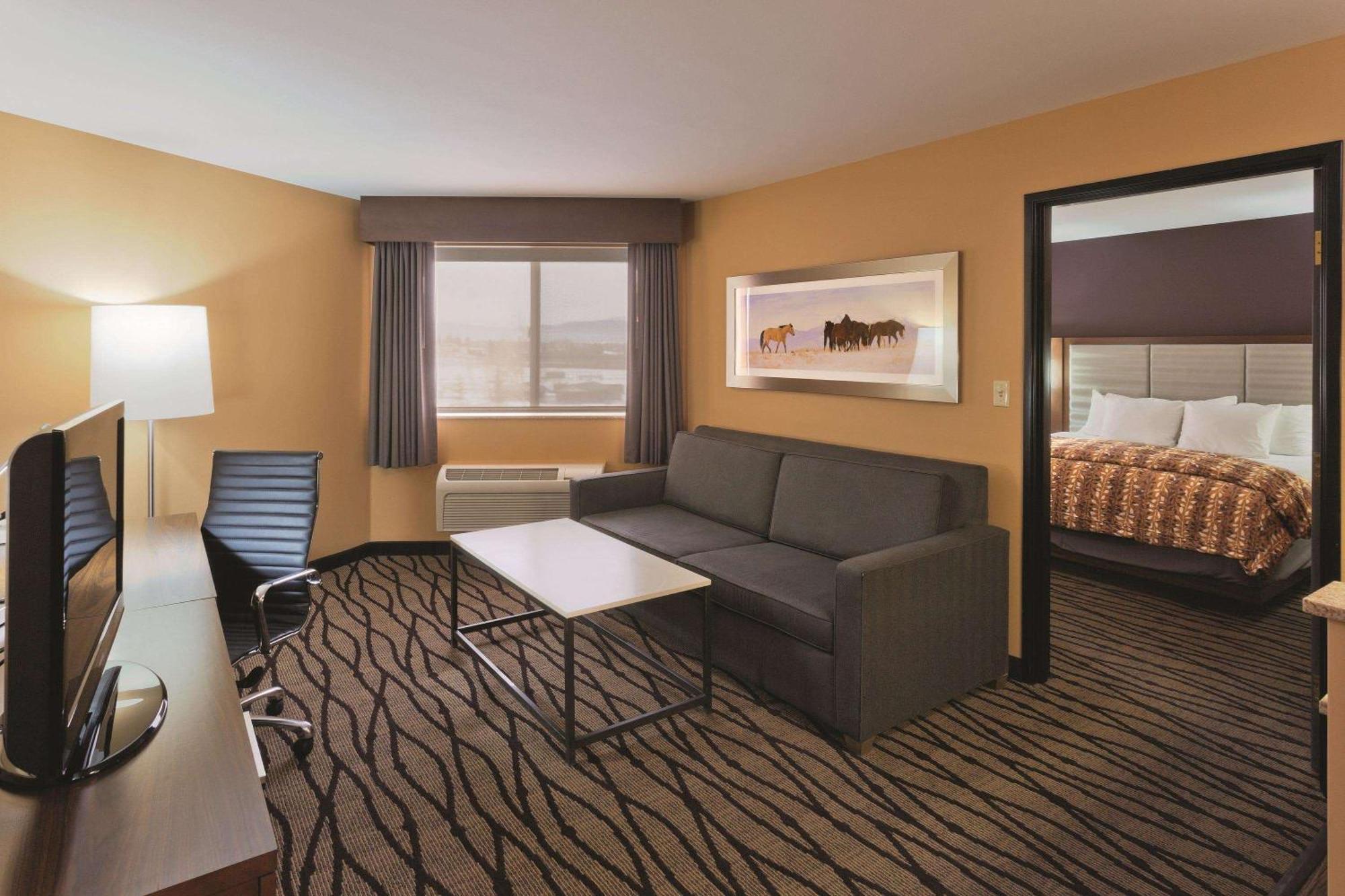 King Suite with Mountain View - Non-Smoking,1278422086:JPEG