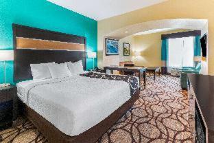 Deluxe King Suite - Non-Smoking,1278603706:JPEG