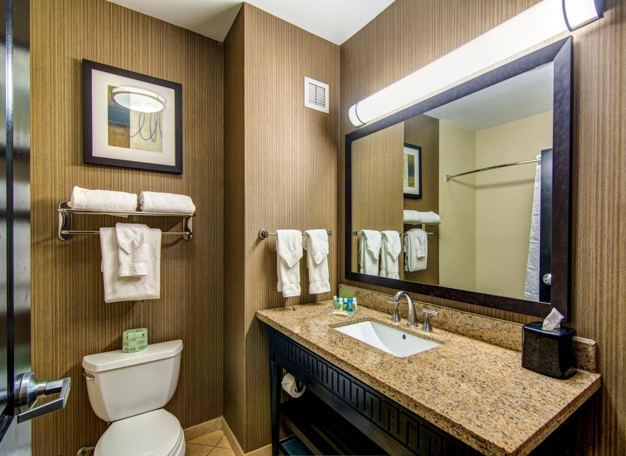 Standard Queen Room with Two Queen Beds and Mobility Accessible Tub