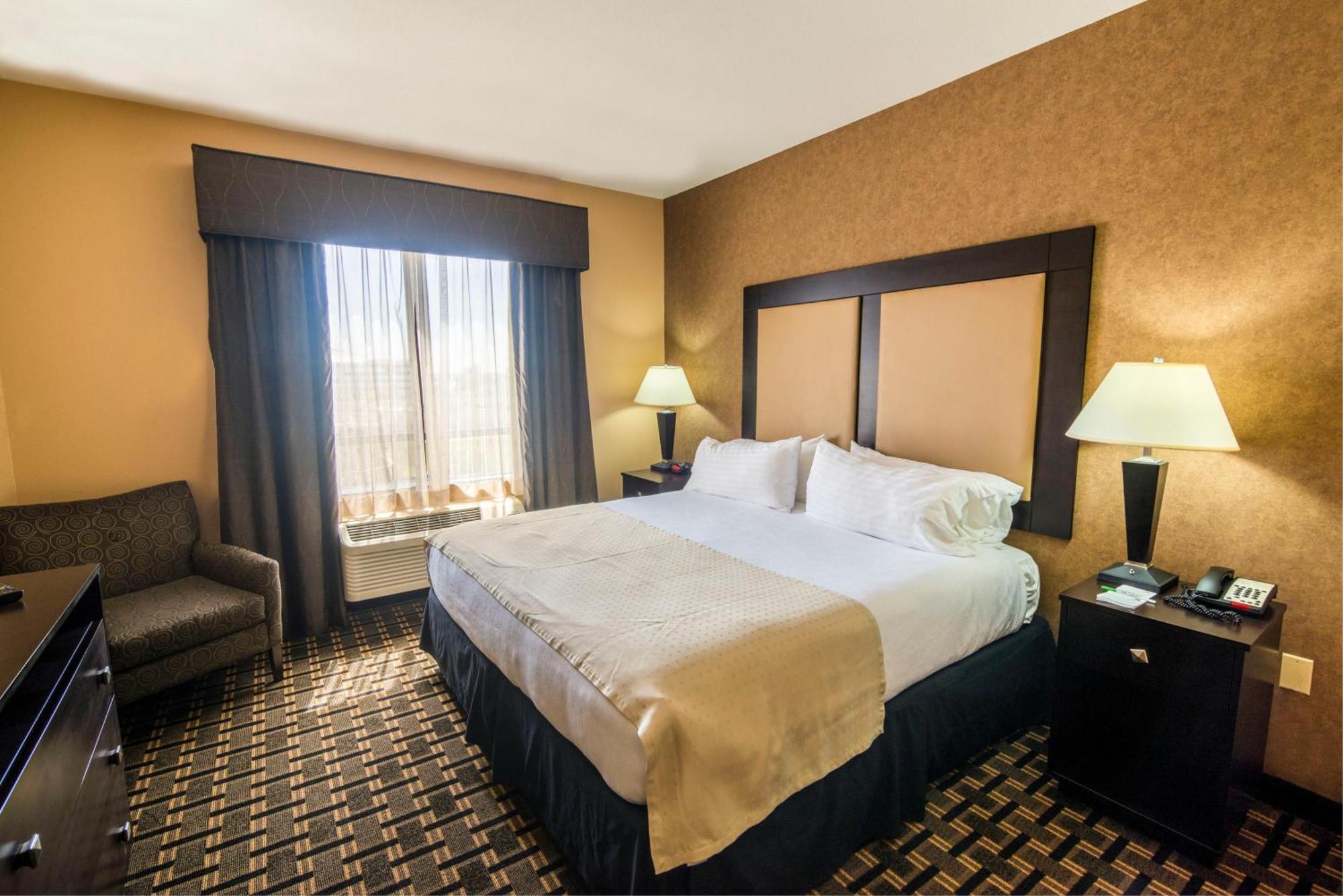 King Suite with Sofa Bed - Non-Smoking