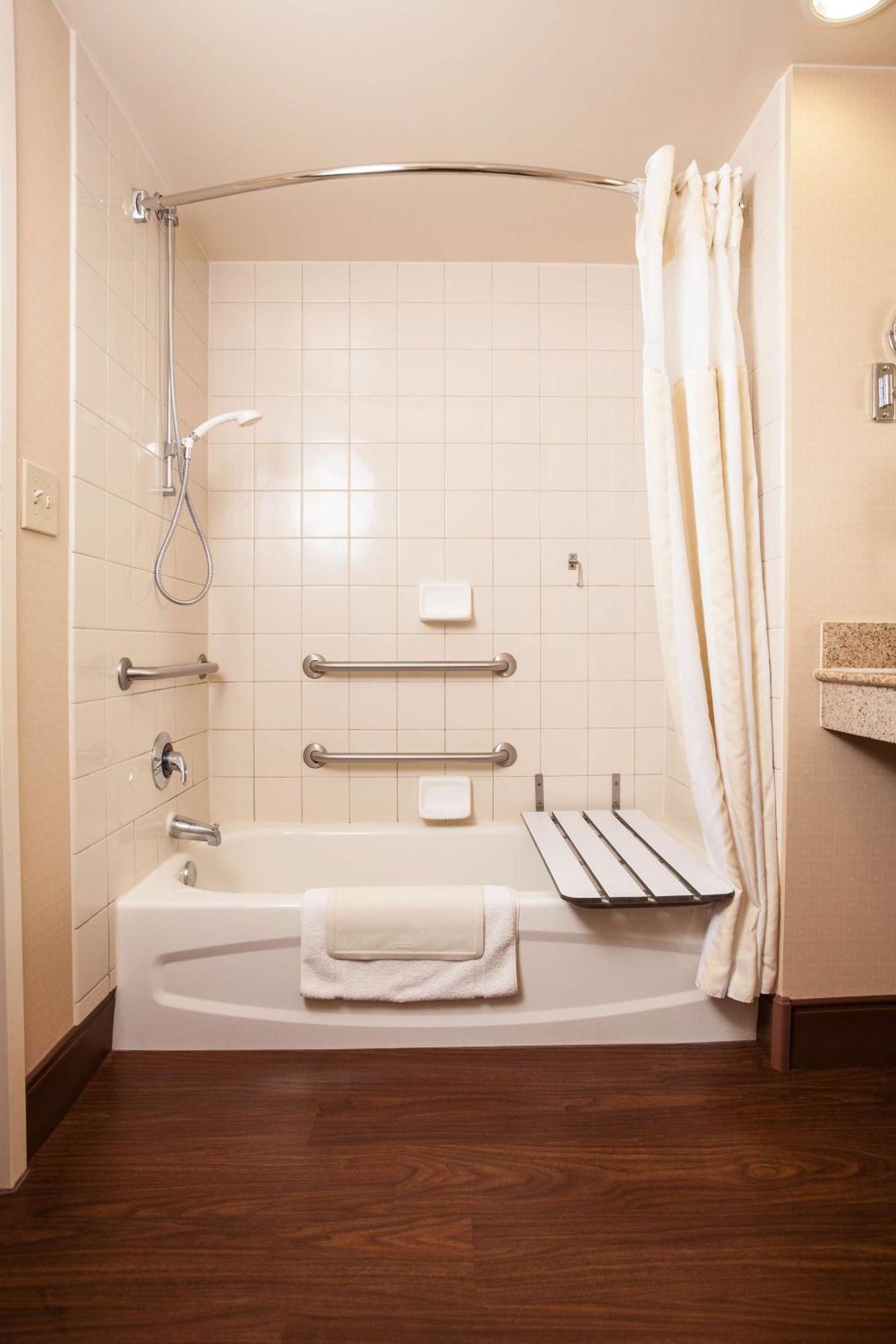 Queen Room with Two Queen Beds - Mobility and Hearing Access,1279053385:JPEG