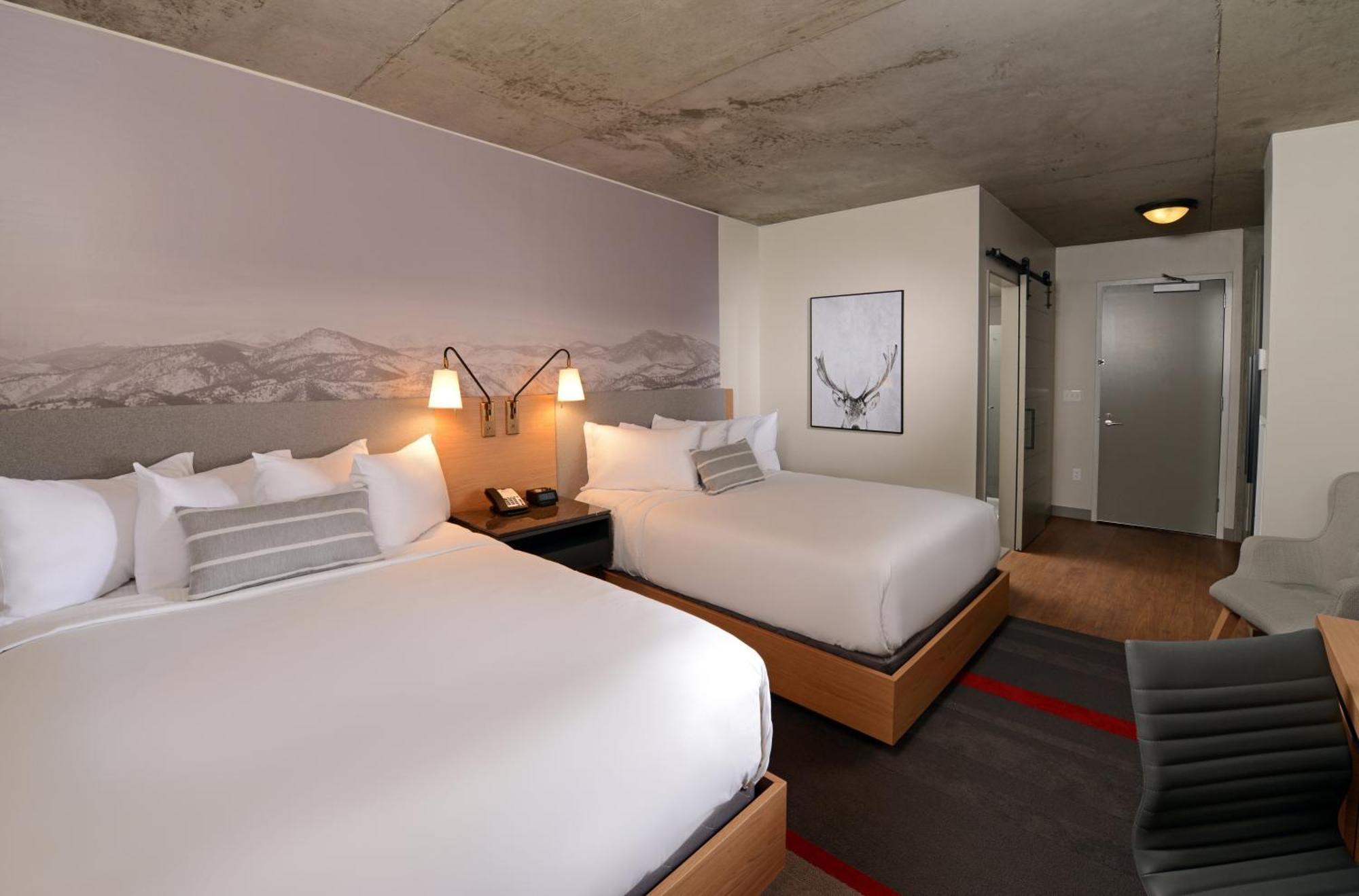 Queen Room with Urban View - Mobility and Communications Accessible
