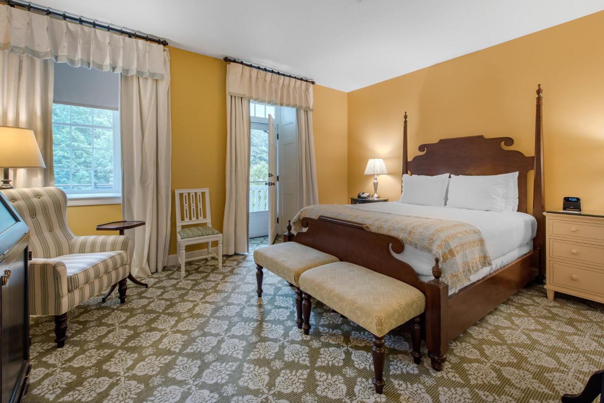 Resort View Porch Room - One Queen Bed - Disability Access,1280596996:JPEG