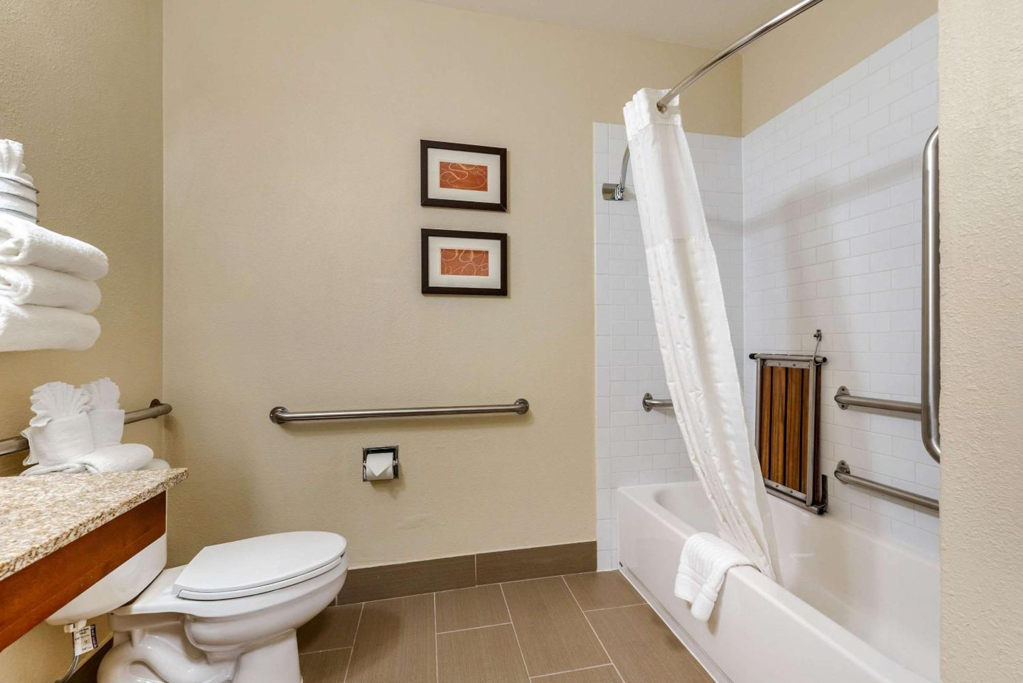 King Suite - Accessible/Non-Smoking